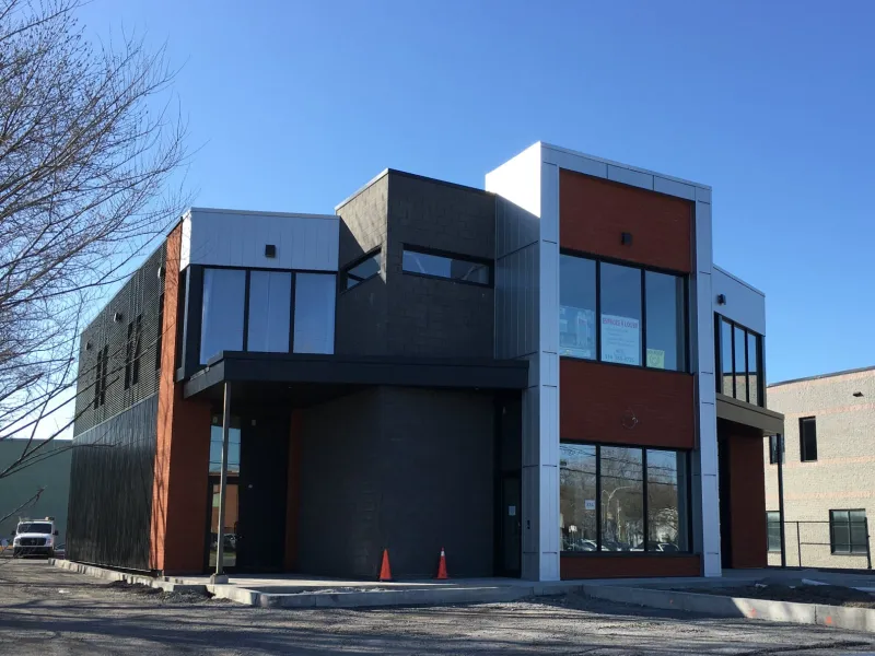 acier-commercial-revetements-exterieurs-smj